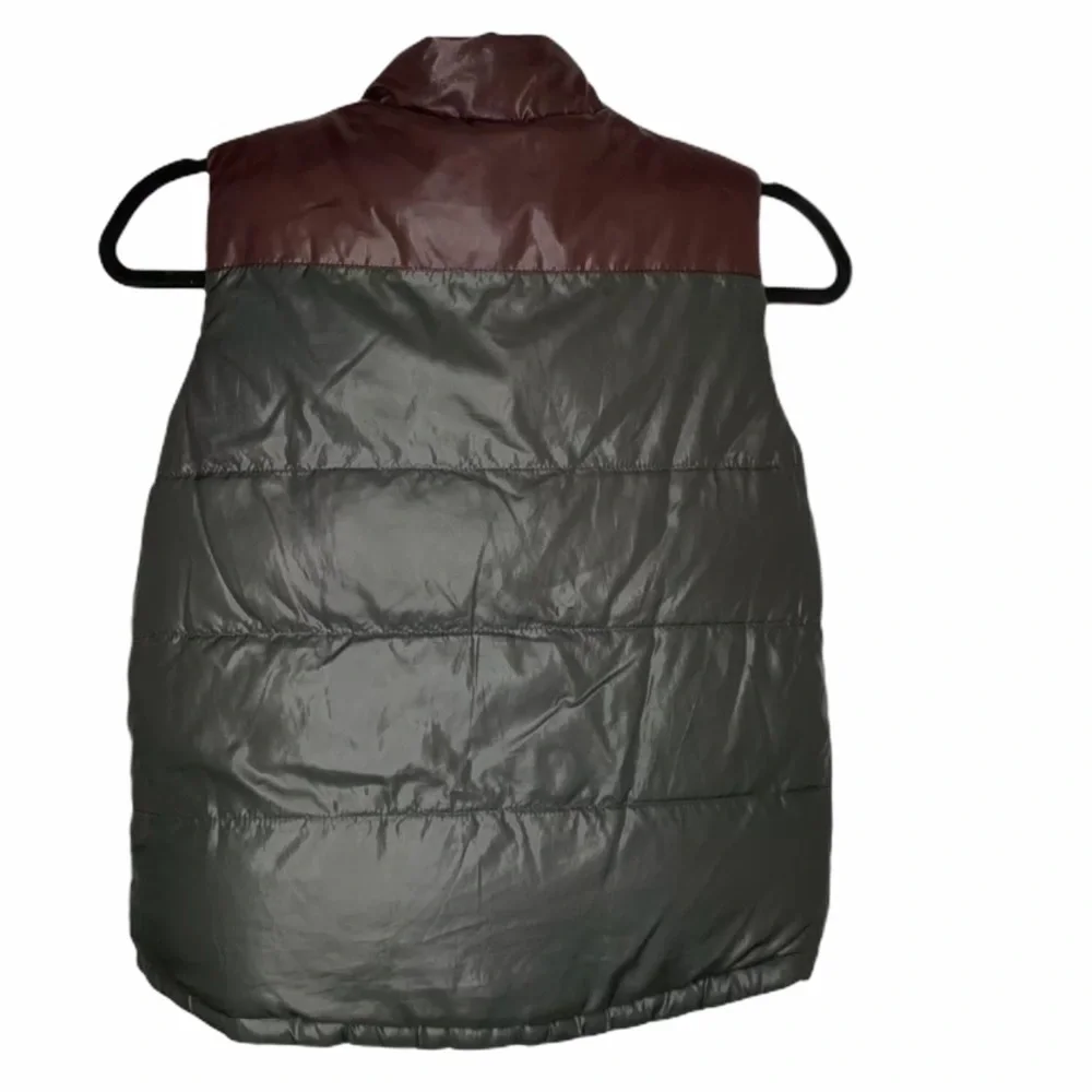 The Childrens Place boys puffer vest size 5/6